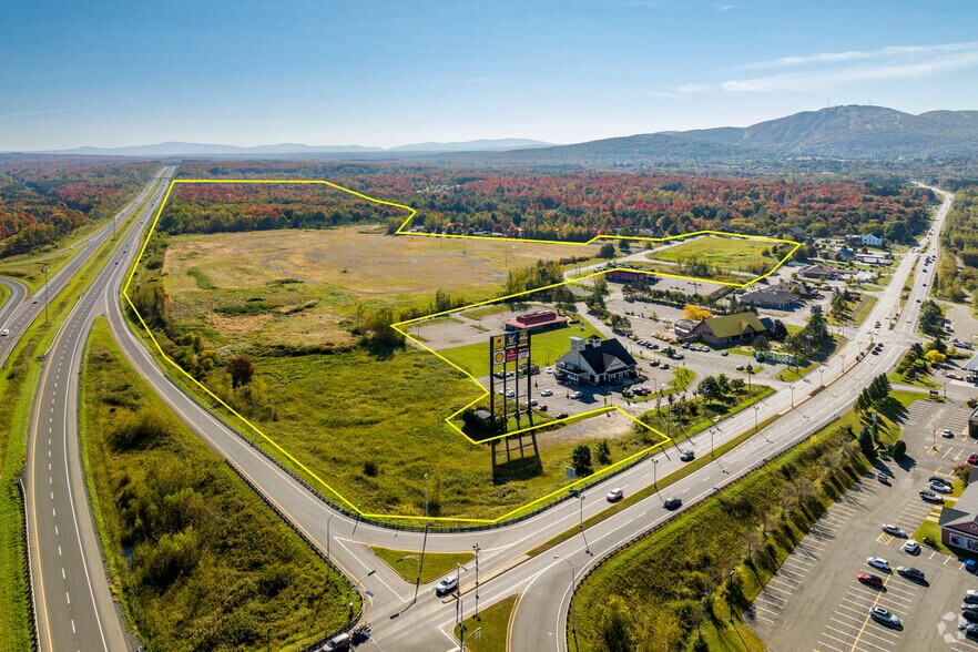 16 Rue Lafontaine, Bromont, QC J2L 2S9