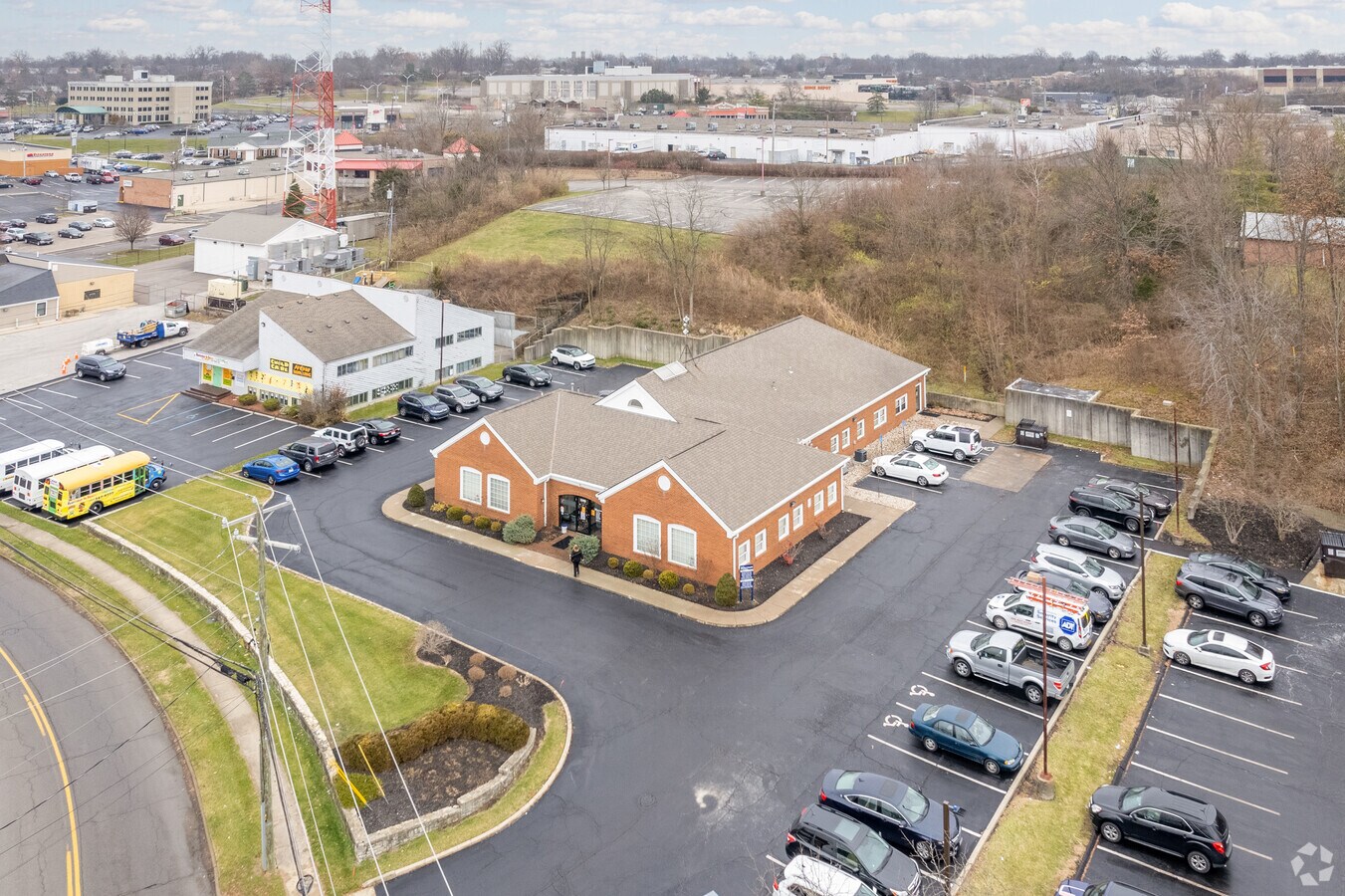 3260 Westbourne Dr, Cincinnati, OH 45248