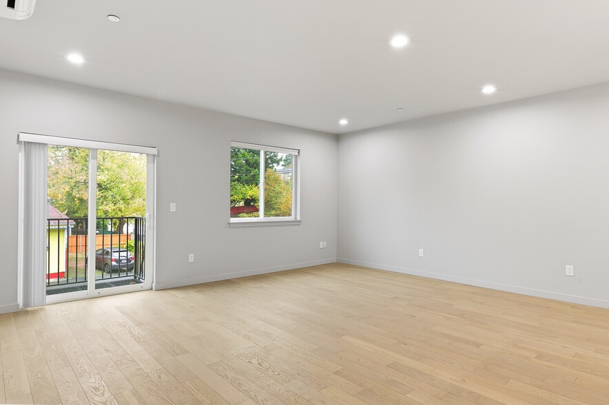 11825 59th Ave ave, Seattle, WA for sale - Building Photo - Image 3 of 14