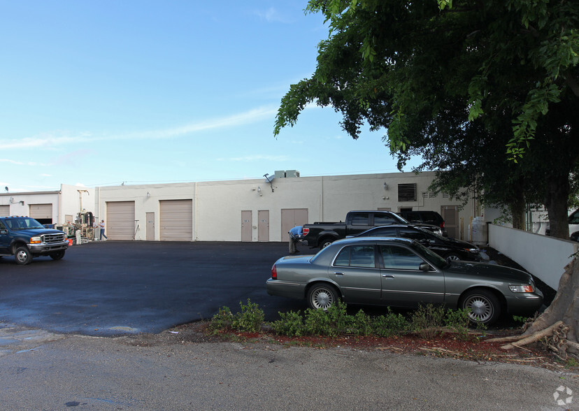 10870 Wiles Rd, Coral Springs, FL for lease - Building Photo - Image 2 of 6