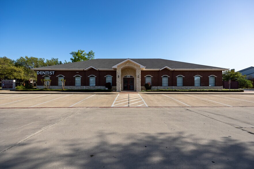 9947 N MacArthur Blvd, Irving, TX for sale - Building Photo - Image 1 of 1