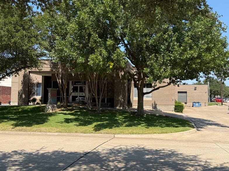 4393 Sunbelt Dr, Addison, TX for lease - Building Photo - Image 2 of 33