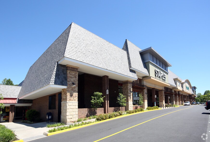 300-820 Twentyninth Place Ct, Charlottesville, VA for sale - Primary Photo - Image 1 of 1