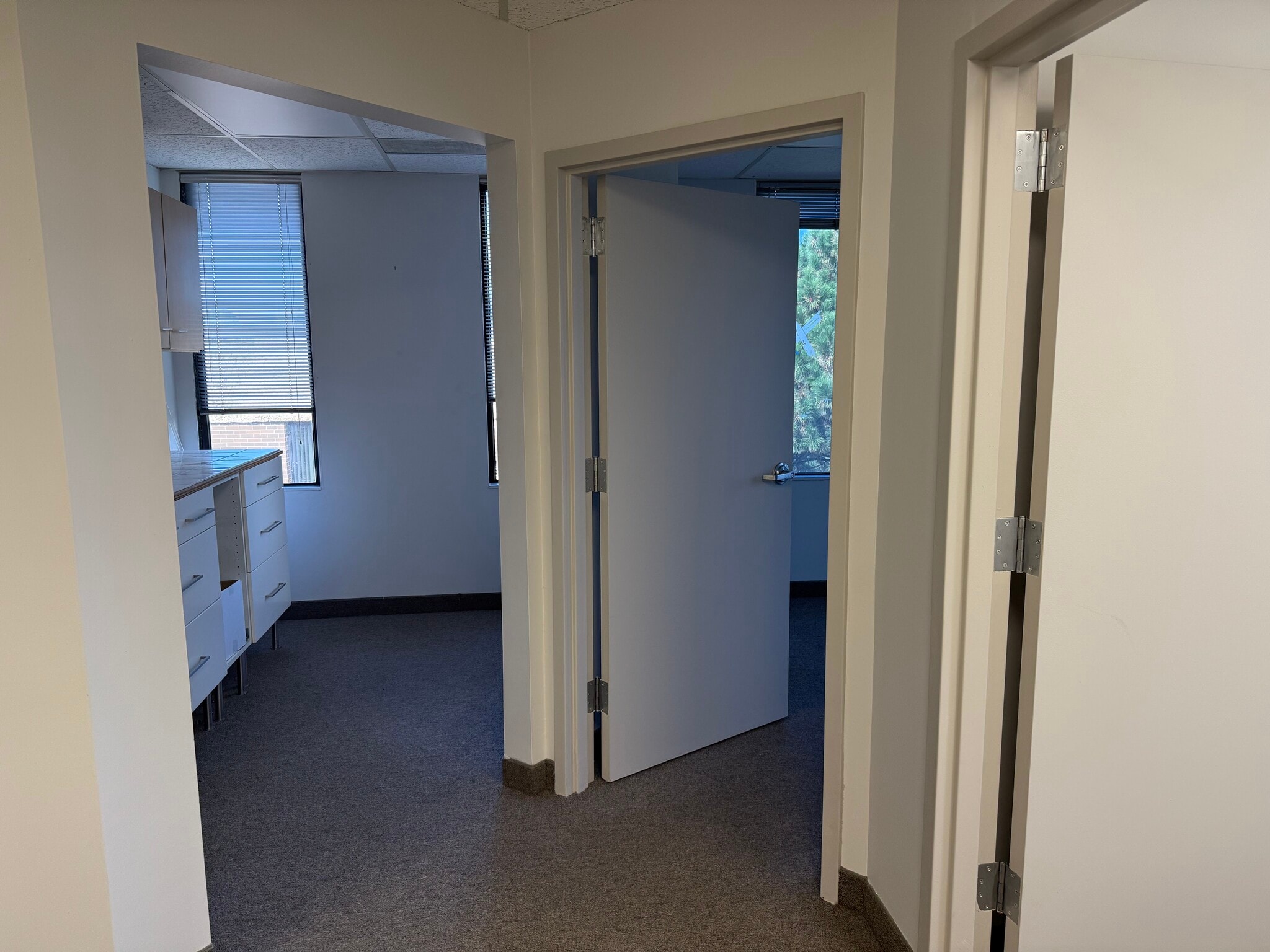 950 Skokie Blvd, Northbrook, IL for lease Interior Photo- Image 1 of 5