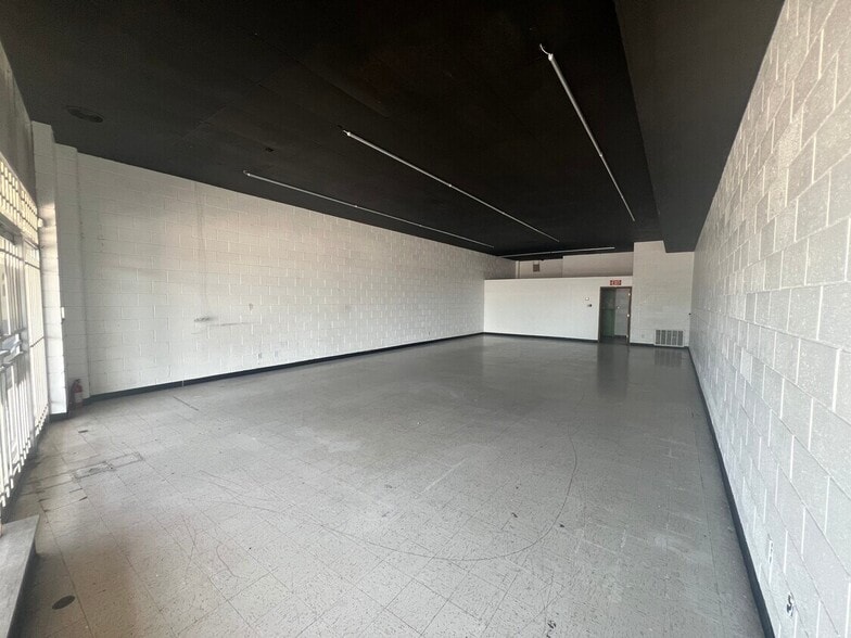 2419-2435 N Classen Blvd, Oklahoma City, OK for lease - Interior Photo - Image 3 of 7