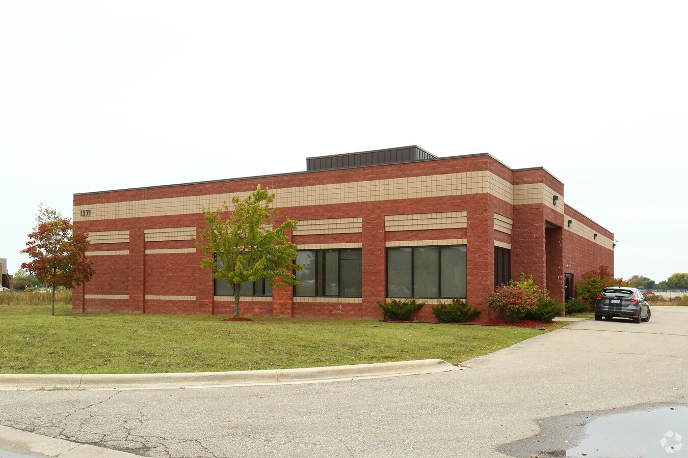 1371 Burton Ct, Burton, MI 48529 | LoopNet