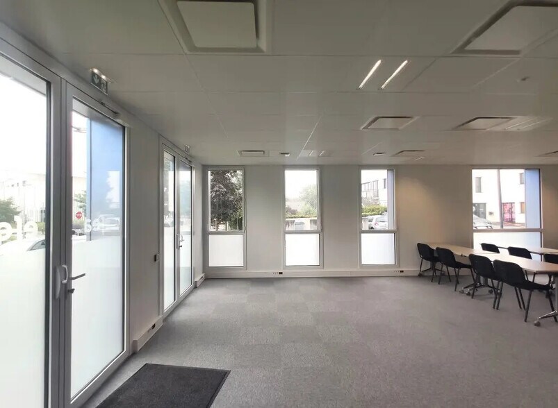 1 Avenue Emilie Du Châtelet, Nantes for lease - Interior Photo - Image 3 of 5