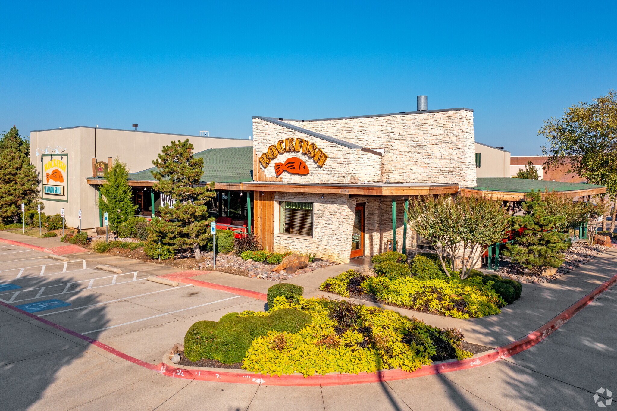 37013775 S Cooper St, Arlington, TX 76015 Arlington Park Square