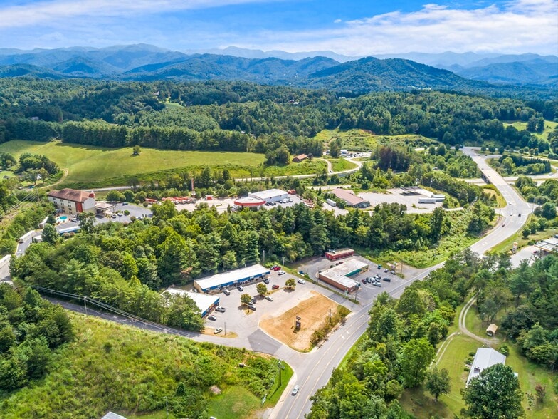 695 Carl Eller Rd, Mars Hill, NC for lease - Building Photo - Image 3 of 24