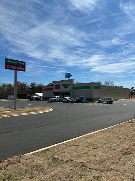 103 W Main St, East Bend, NC for sale - Building Photo - Image 1 of 6