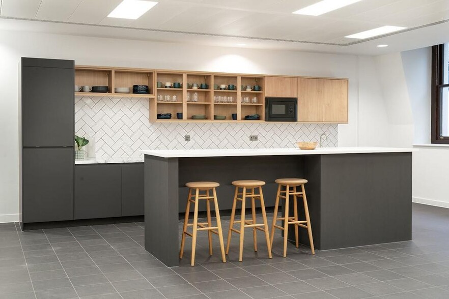 1 Lloyds Ave, London for lease - Interior Photo - Image 3 of 8