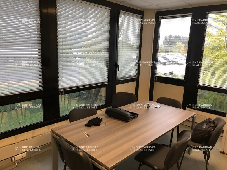 Office in Tours for lease - Interior Photo - Image 2 of 4