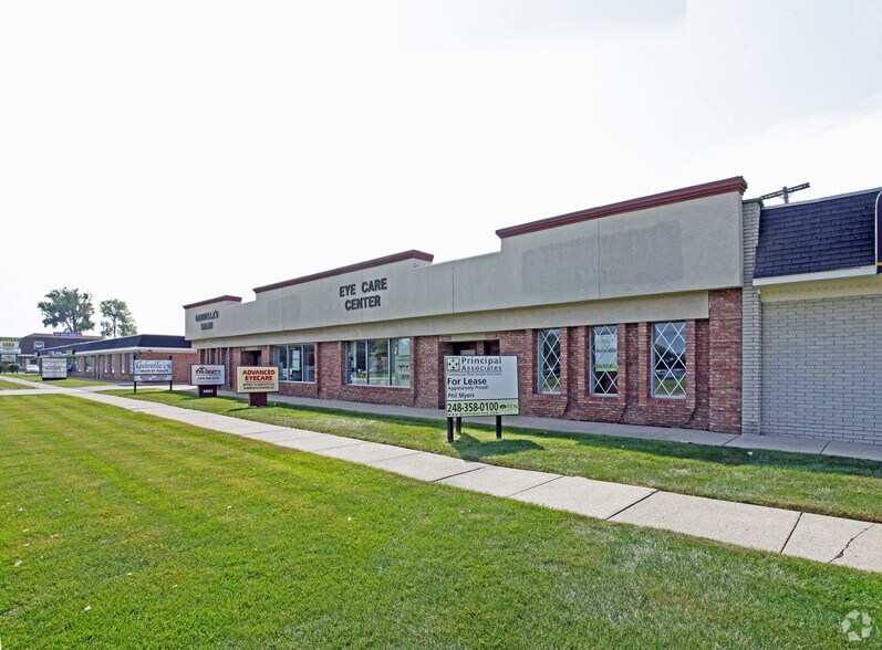 28651-28657 Hoover Rd, Warren, MI for sale - Building Photo - Image 1 of 1