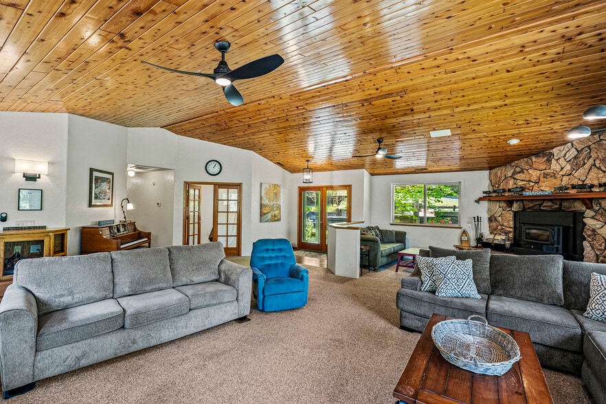 11744 Galice Rd, Merlin, OR for sale - Building Photo - Image 2 of 74