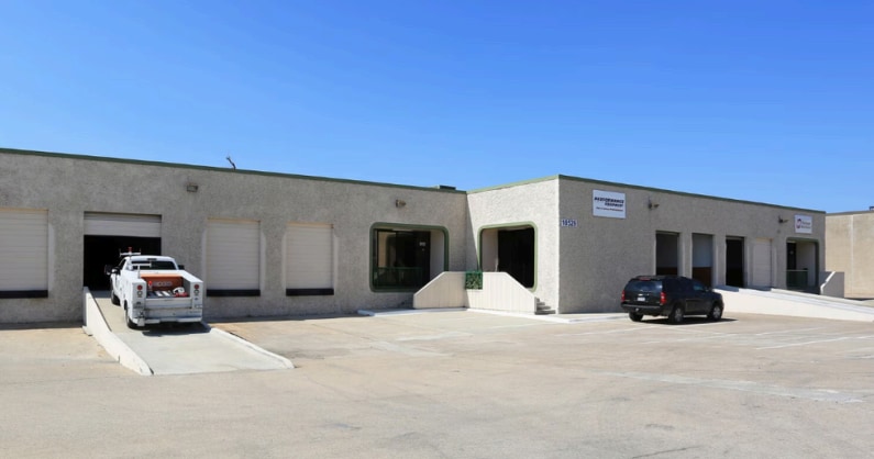 10523-10529 King William Dr, Dallas, TX for lease Primary Photo- Image 1 of 10