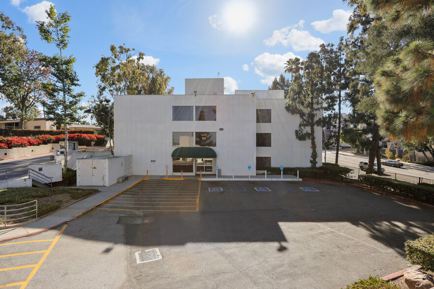 1760 Termino Ave, Long Beach, CA for lease - Building Photo - Image 3 of 36