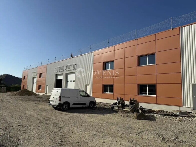 Flex in Chassieu for lease - Building Photo - Image 2 of 7