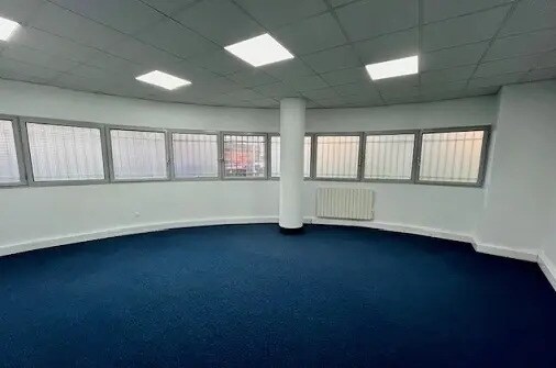 Office in Saint-Ouen-sur-Seine for lease - Interior Photo - Image 2 of 9