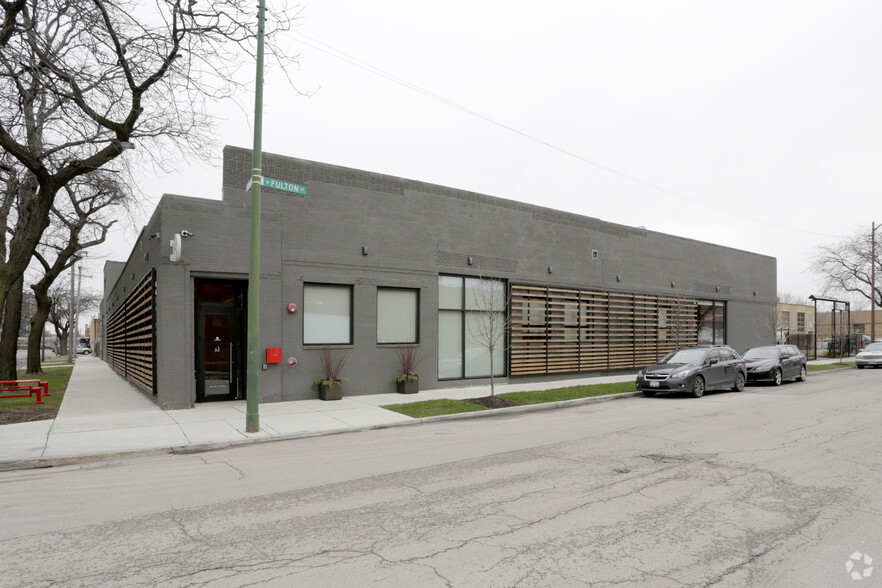 2324 W Fulton St, Chicago, IL for lease - Primary Photo - Image 1 of 2