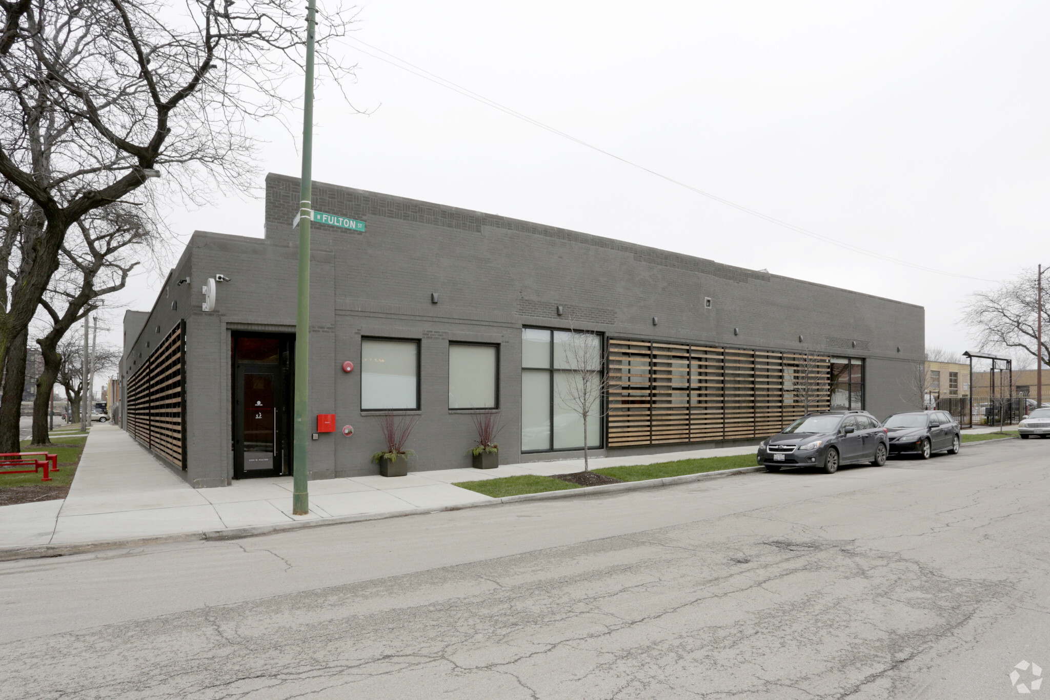 2324 W Fulton St, Chicago, IL for lease Primary Photo- Image 1 of 3