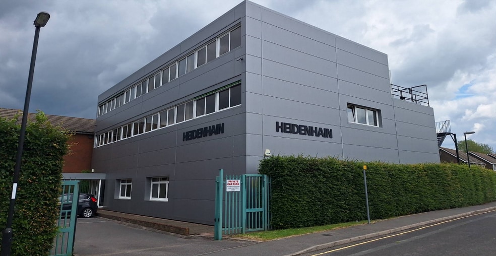 200 London Rd, Burgess Hill for lease - Building Photo - Image 1 of 8