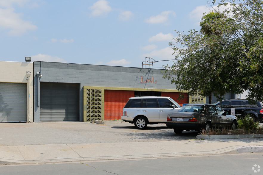 15111 Keswick St, Van Nuys, CA for lease - Primary Photo - Image 1 of 2