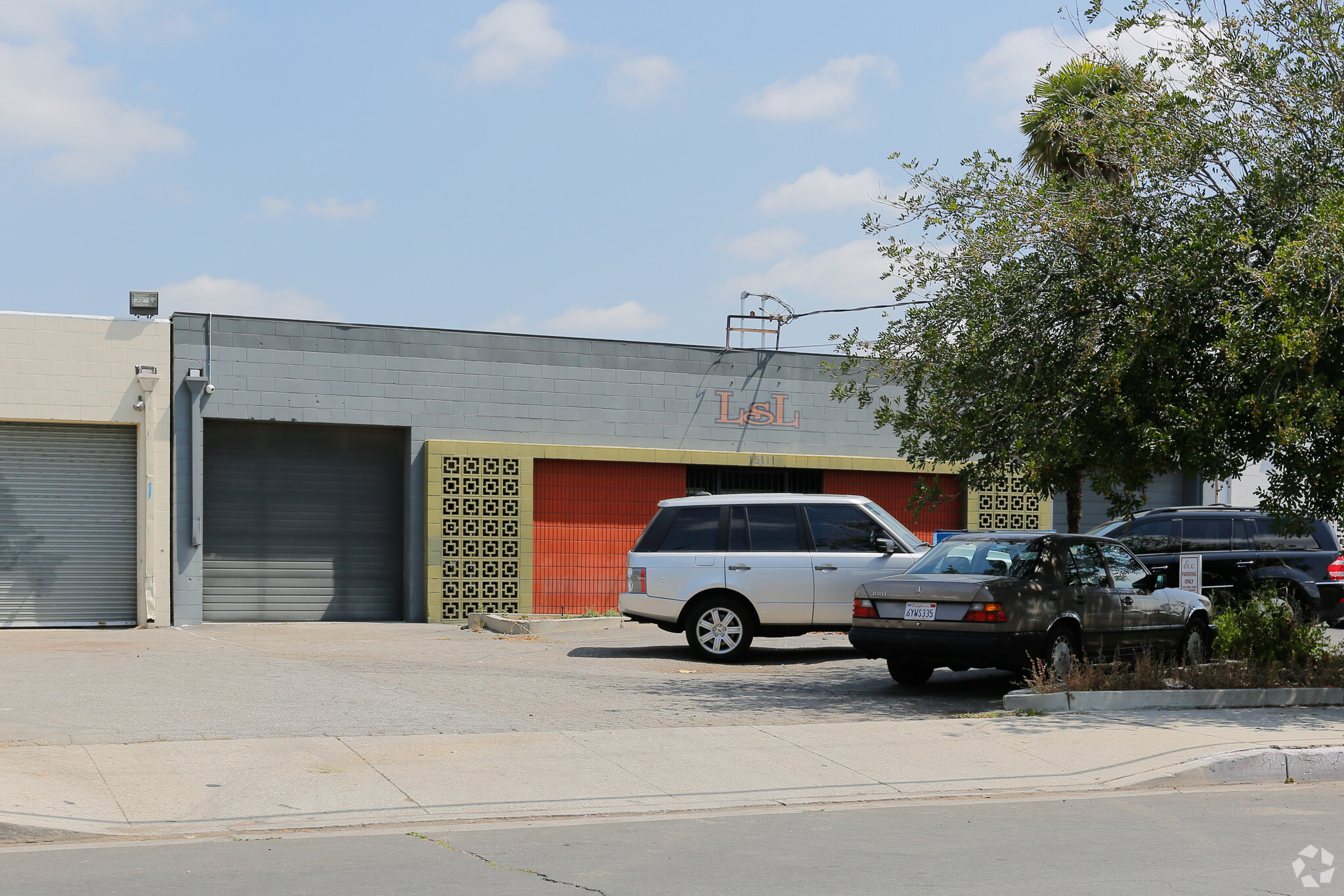 15111 Keswick St, Van Nuys, CA for lease Primary Photo- Image 1 of 3