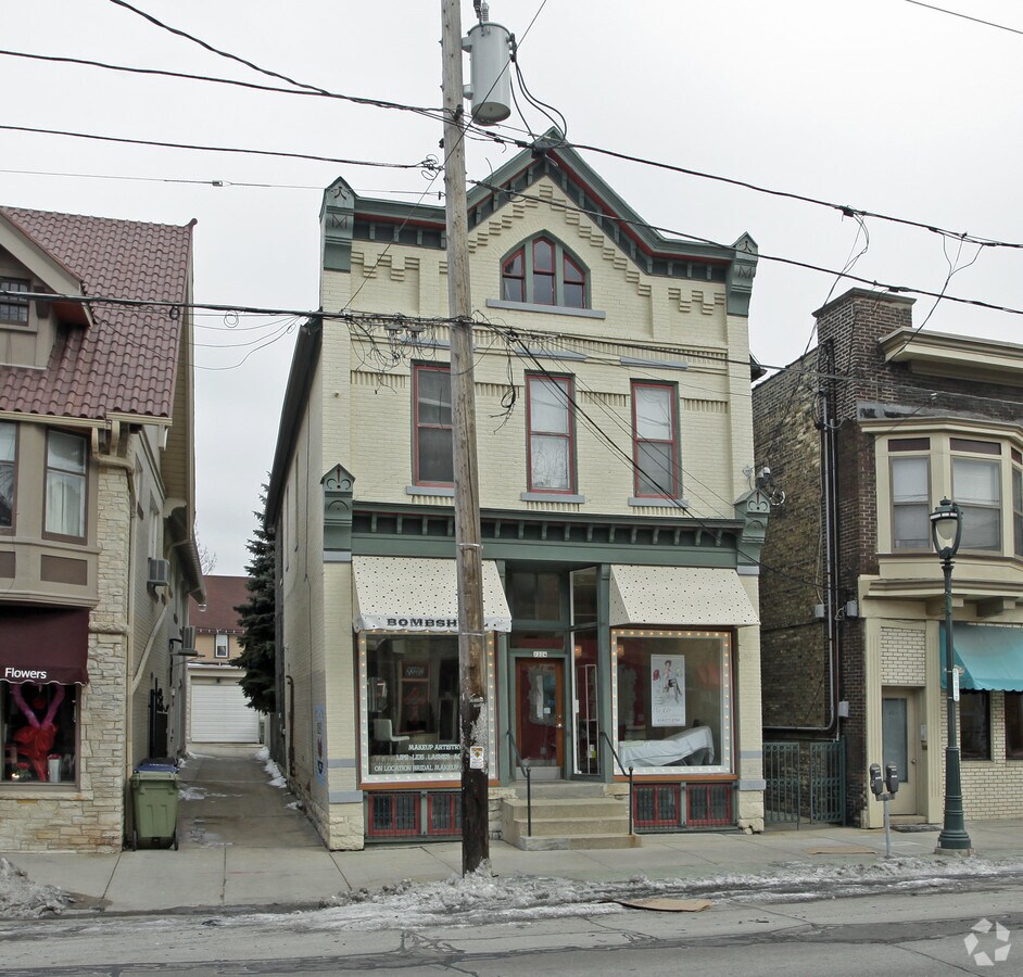 1224 E Brady St, Milwaukee, WI 53202