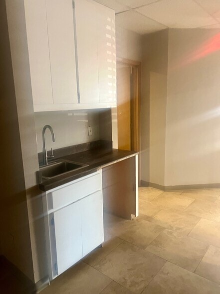 4219-4235 Centergate St, San Antonio, TX for lease - Interior Photo - Image 2 of 17