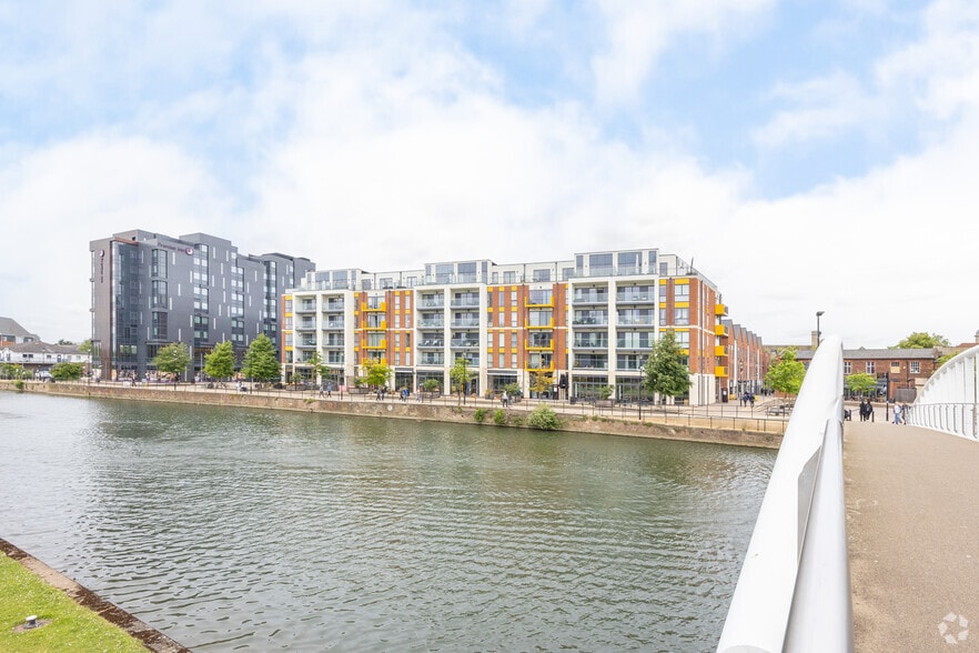 Riverside North, Bedford for sale - Building Photo - Image 3 of 4