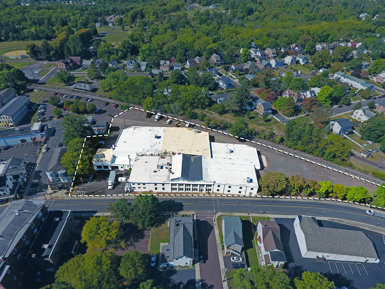 220 N Main St, Sellersville, PA for lease - Building Photo - Image 3 of 7