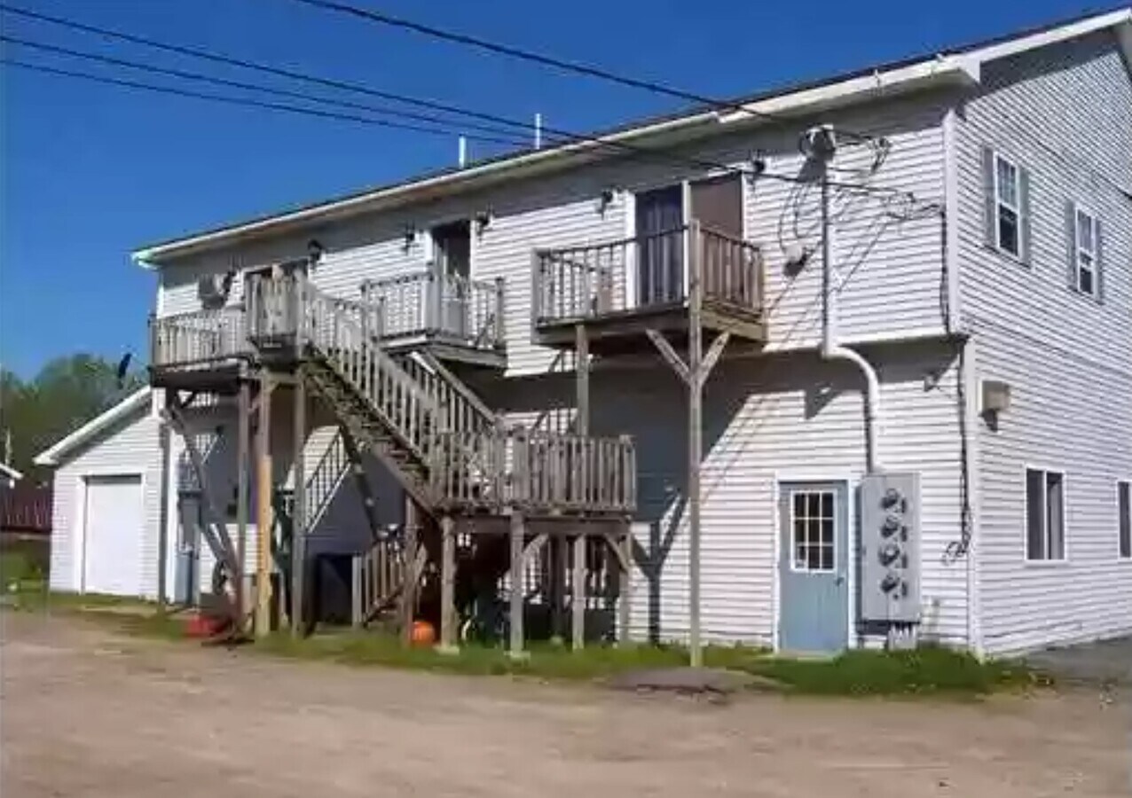 18 McGovern Ln, Calais, ME 04619