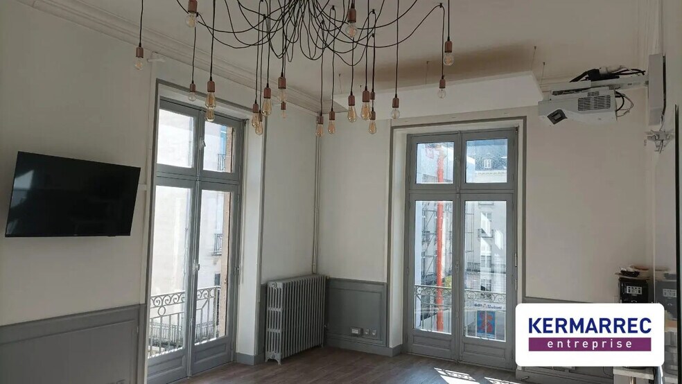 Office in Nantes for lease - Building Photo - Image 2 of 10