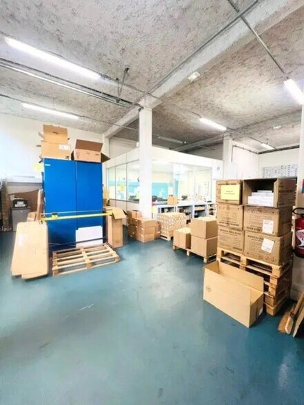 Flex in SAINT CYR L ECOLE for lease - Interior Photo - Image 3 of 23