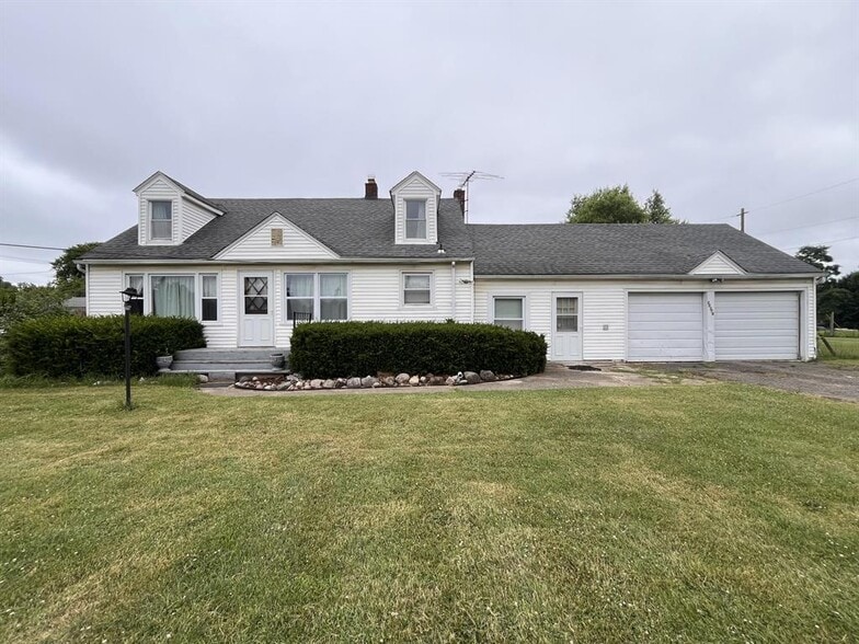 50274 Grand River Ave, Wixom, MI for sale - Primary Photo - Image 1 of 1