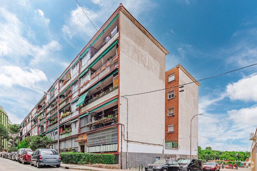 Calle de Aguilafuente, 9, Madrid, Madrid for sale - Primary Photo - Image 1 of 2