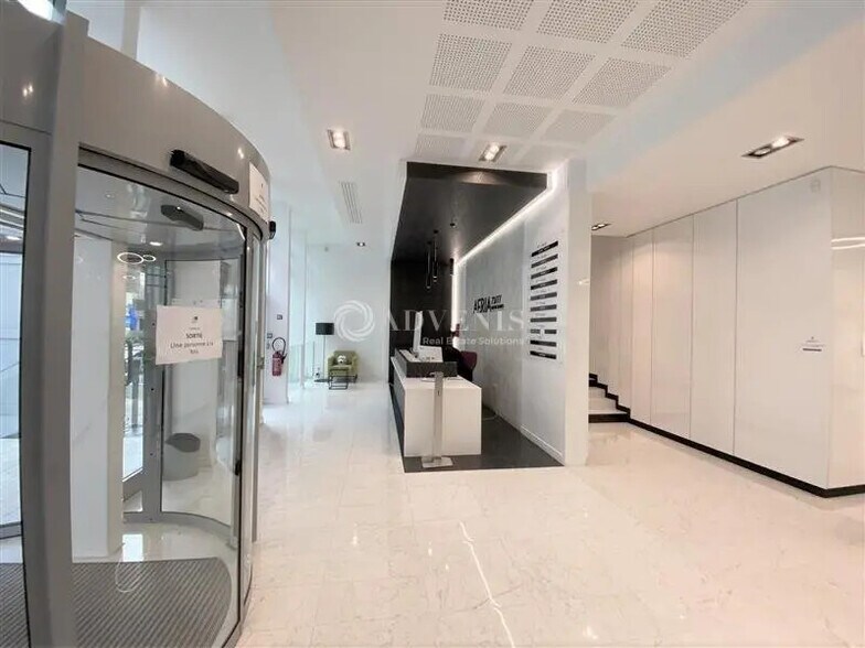 Office in Boulogne-Billancourt for lease - Building Photo - Image 2 of 12