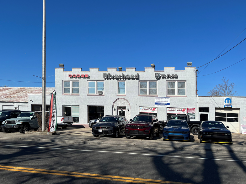 642 W Main St, Riverhead, NY for lease - Building Photo - Image 1 of 25