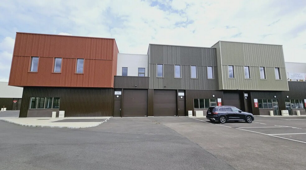 10 Boulevard De La Communauté, Buchelay for sale - Building Photo - Image 2 of 4