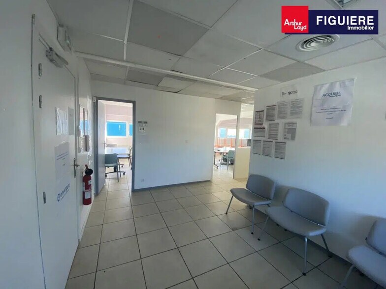 Office in Martigues for lease - Building Photo - Image 1 of 16