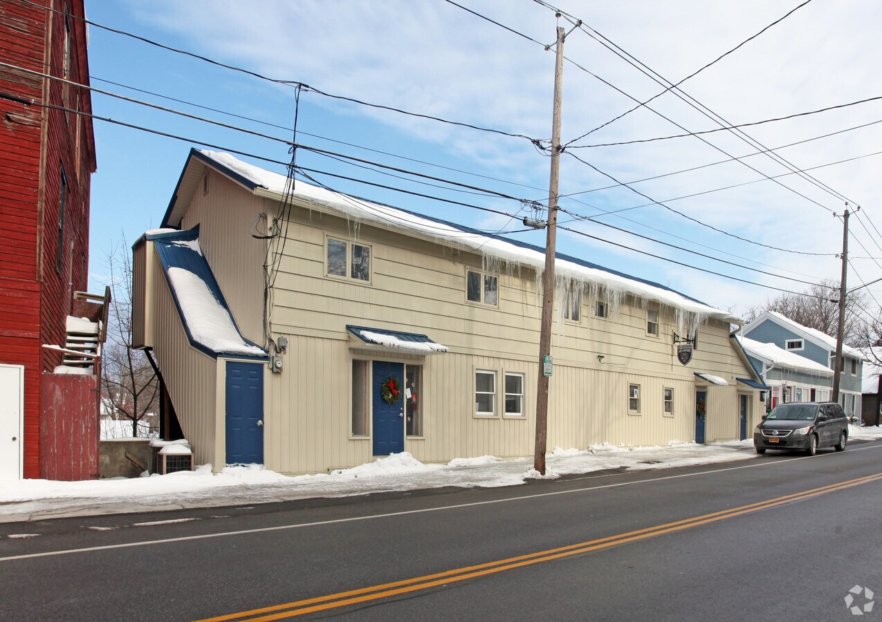 28 East St, Honeoye Falls, NY 14472