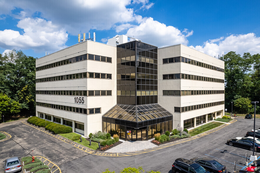 1055 Parsippany Blvd, Parsippany, NJ for lease - Building Photo - Image 1 of 20