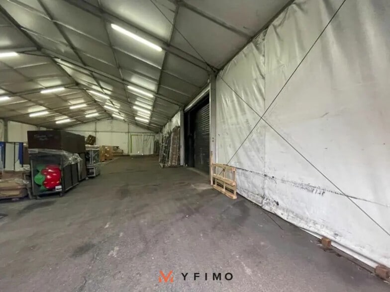 Flex in Mantes-la-Ville for lease - Interior Photo - Image 2 of 5