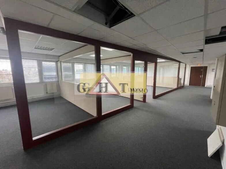Office in Massy for lease - Interior Photo - Image 3 of 24