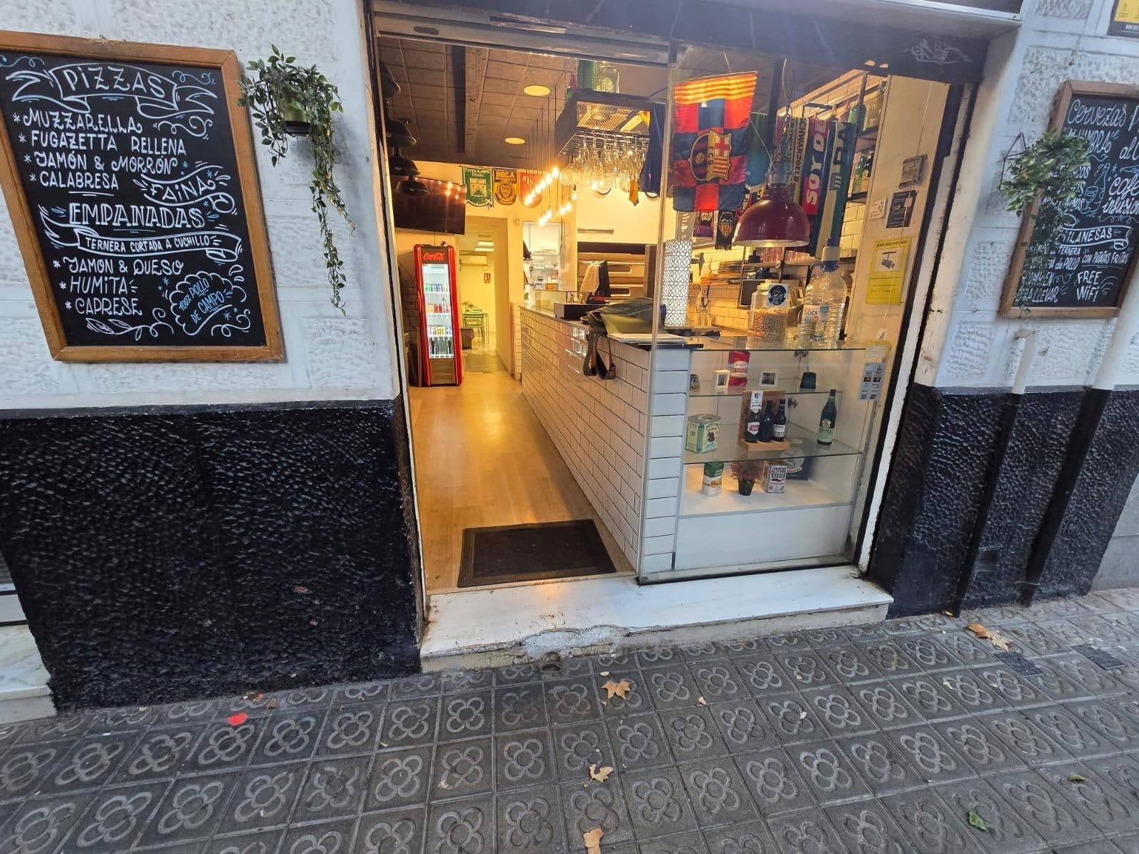 Retail in Barcelona, Barcelona for lease Interior Photo- Image 1 of 12