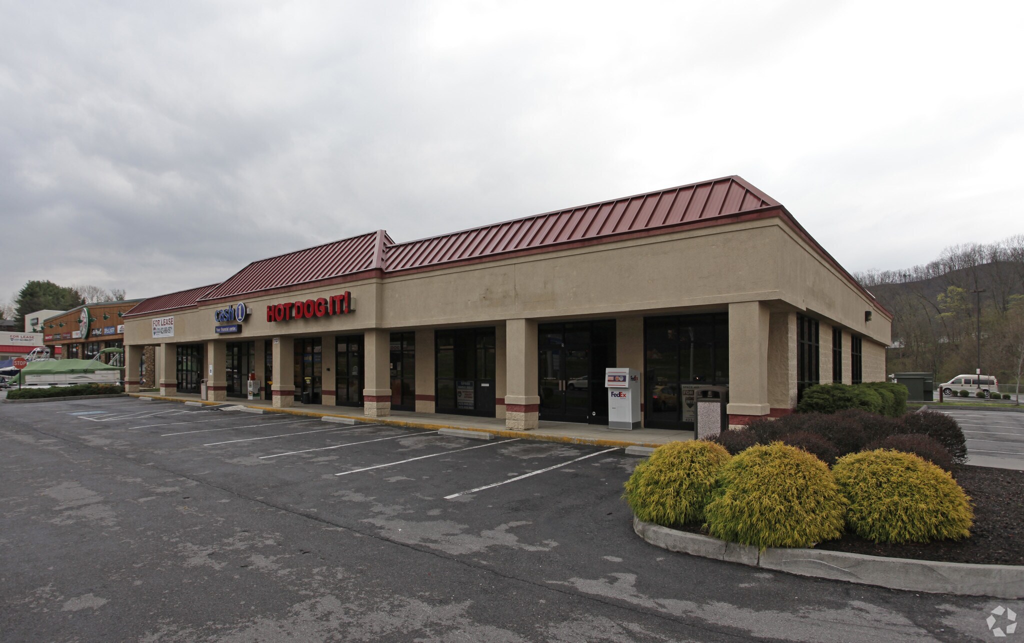 2137 Volunteer Pky, Bristol, TN for sale Primary Photo- Image 1 of 1