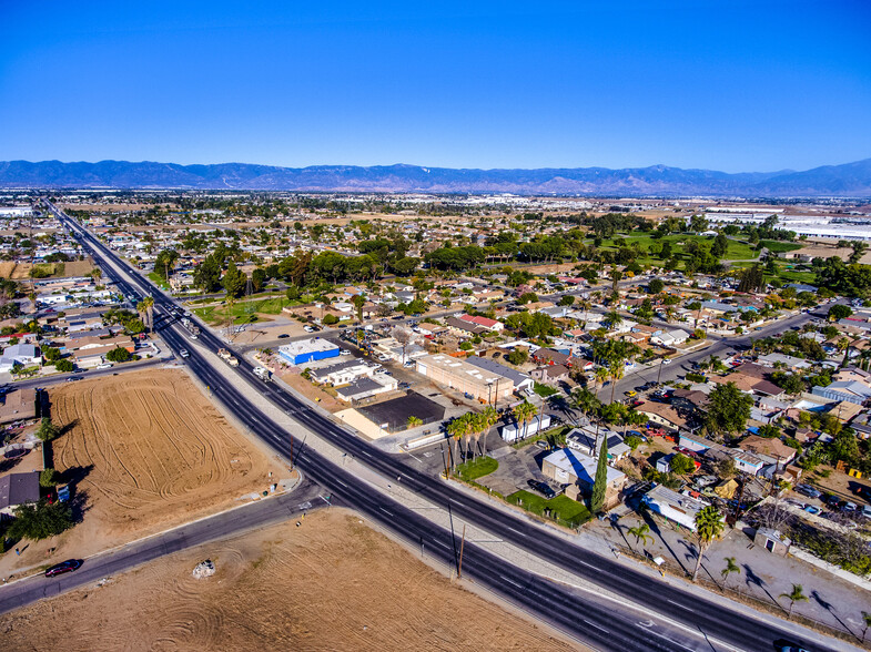 18738 5th St, Bloomington, CA for lease - Building Photo - Image 3 of 21