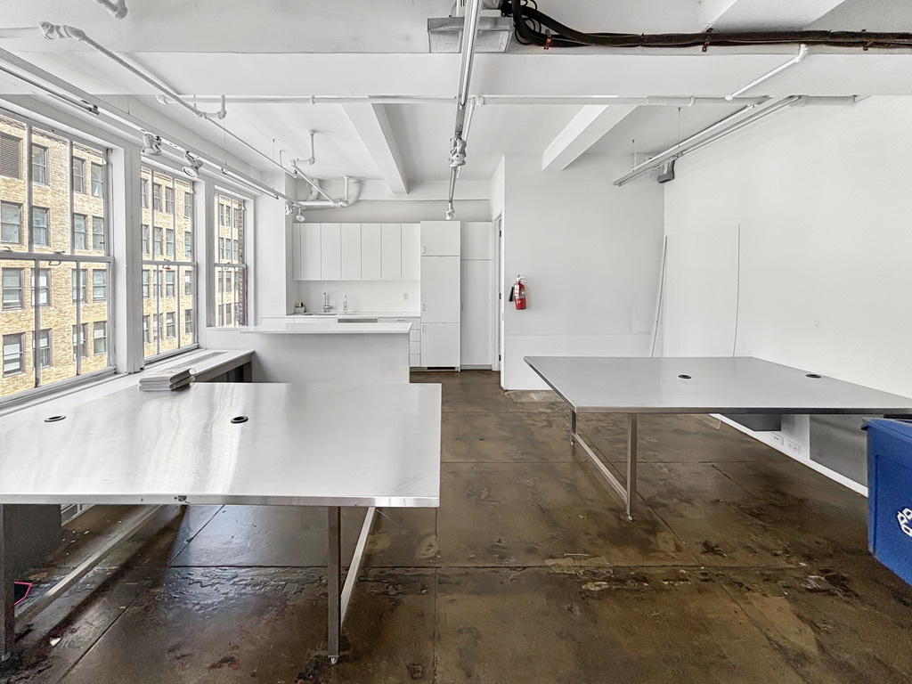 306 W 38th St, New York, NY for lease Interior Photo- Image 1 of 8