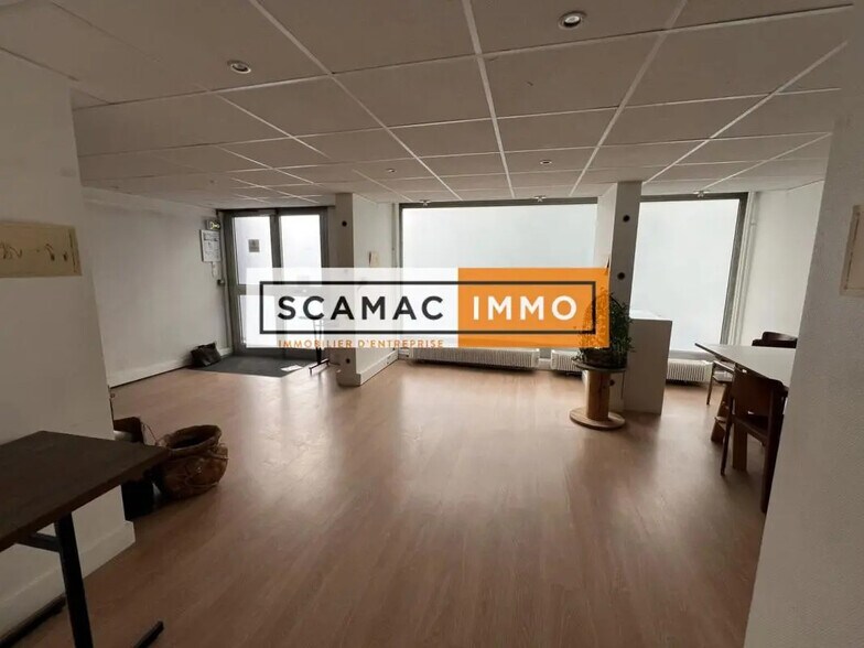 Flex in Montrouge for lease - Building Photo - Image 1 of 12