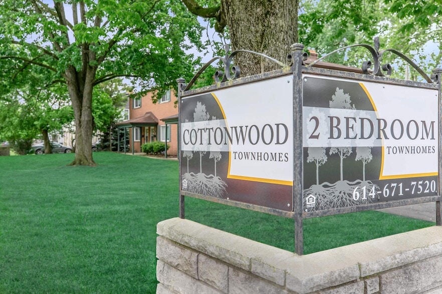 2743-2767 Eakin Rd, Columbus, OH for sale - Building Photo - Image 1 of 15